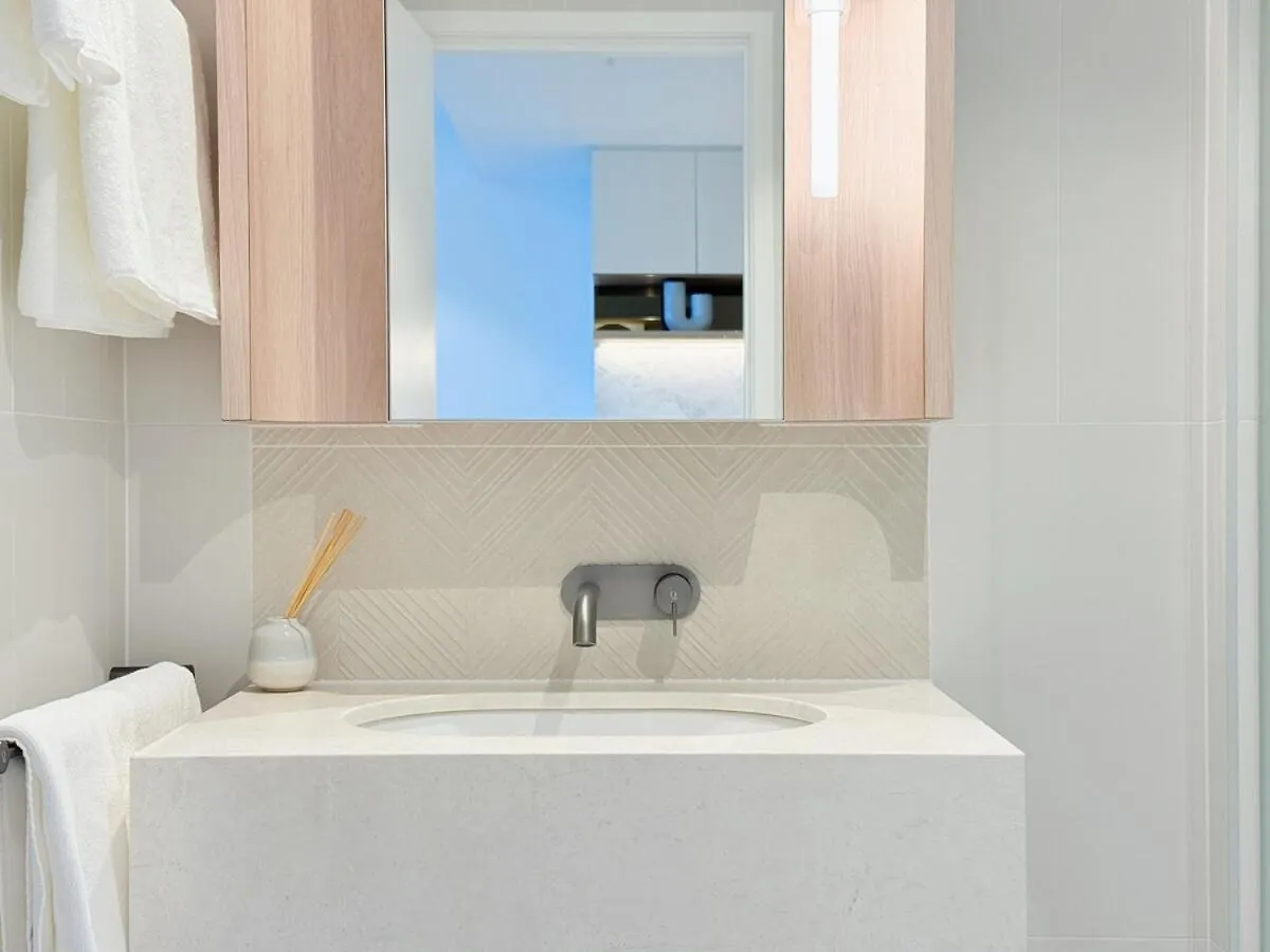 Chic 2-Bed Apt With Views & Pool At Queens Wharf Brisbane