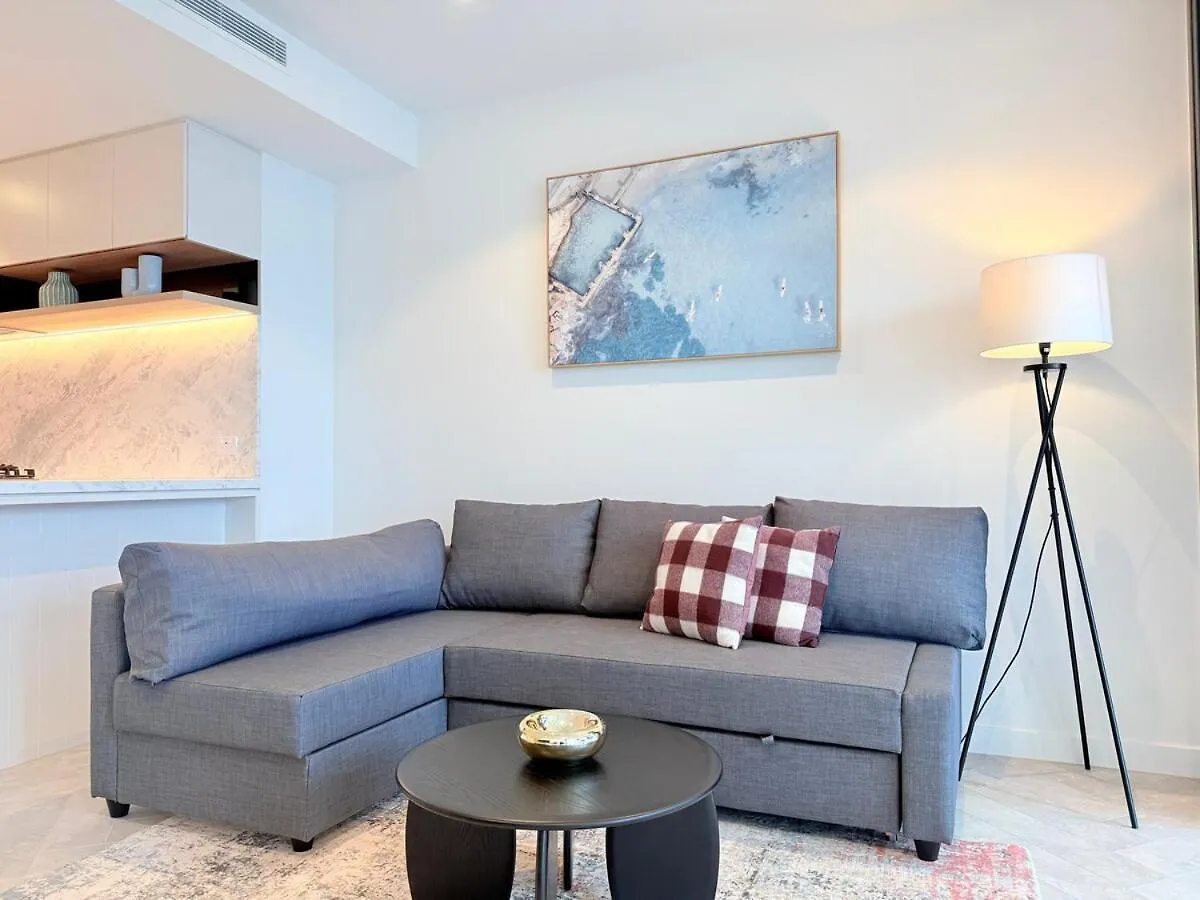 Chic 2-Bed Apt With Views & Pool At Qwr location